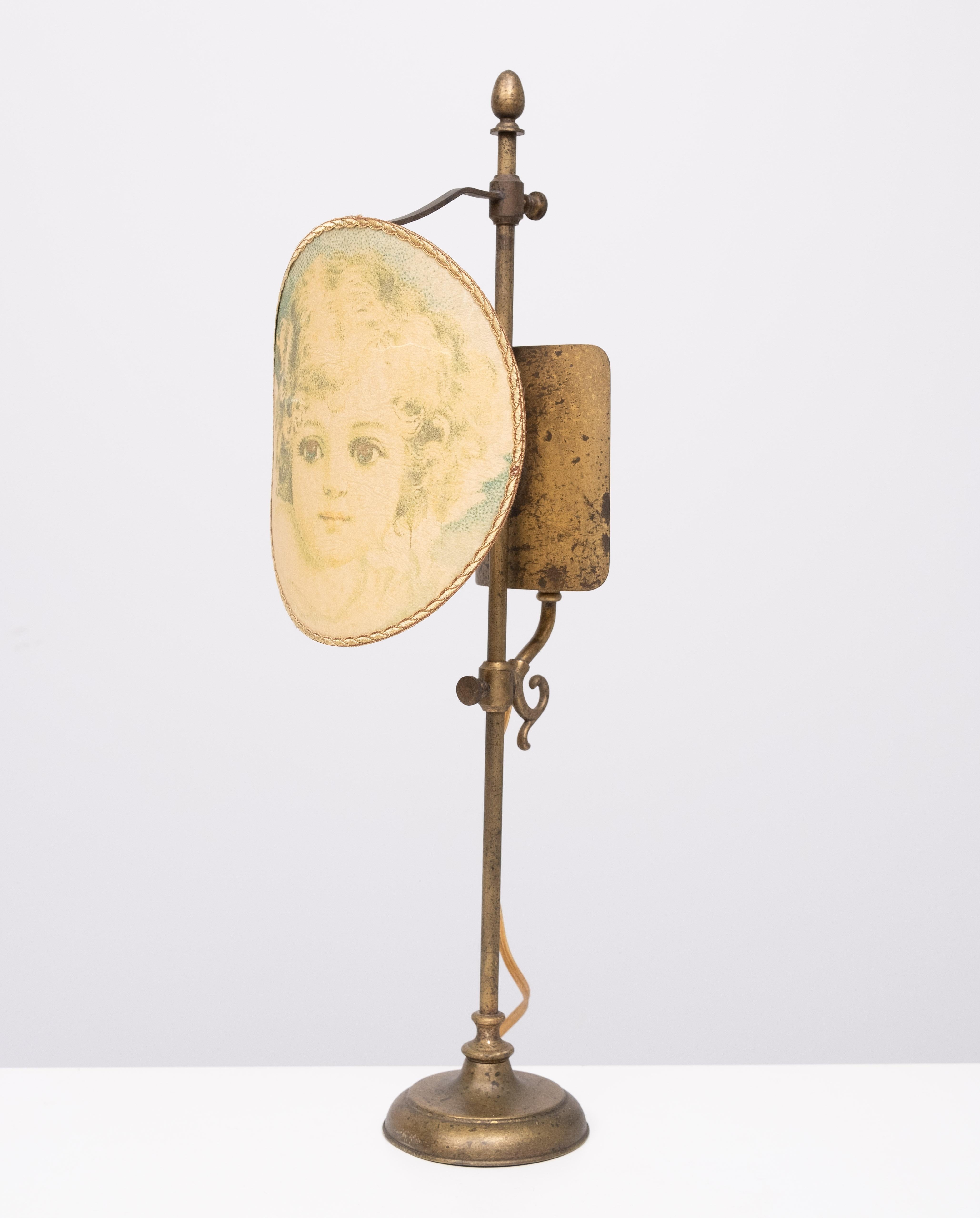 Francese Lampada da tavolo in stile bouillotte Colore oro antico 1960 Francia . in vendita