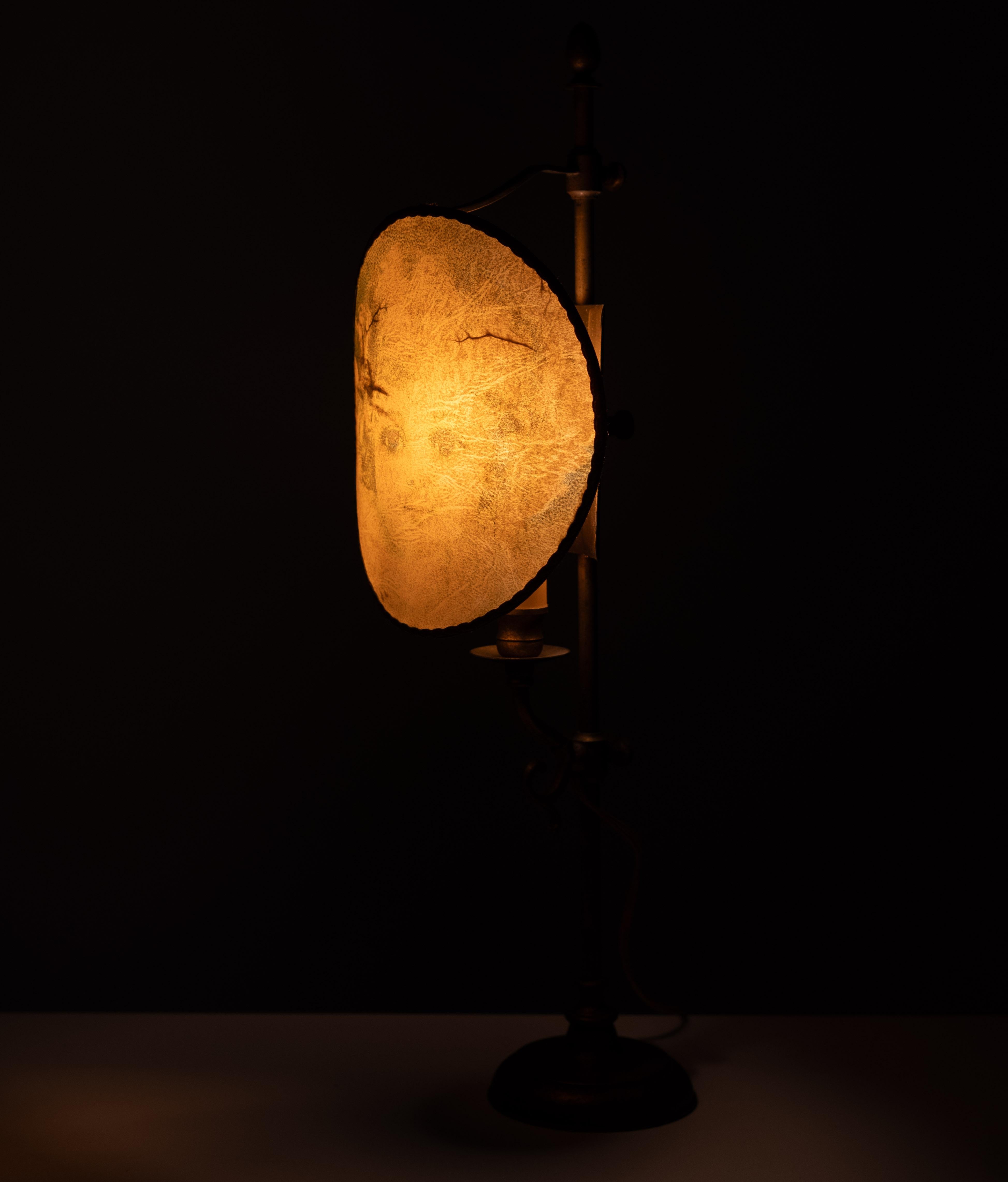 Metà XX secolo Lampada da tavolo in stile bouillotte Colore oro antico 1960 Francia . in vendita