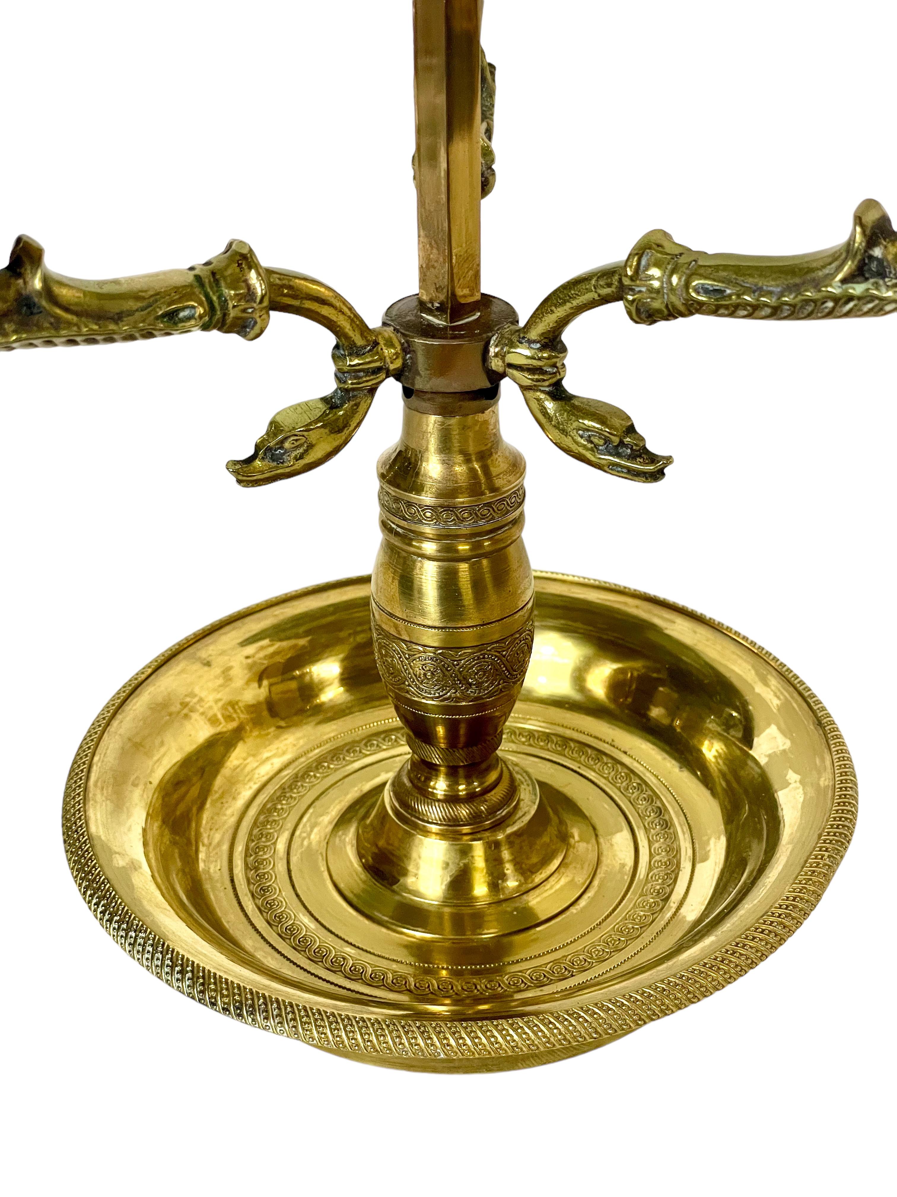 Empire Lampe de bureau bouillotte française en bronze ancien avec abat-jour en tôle en vente