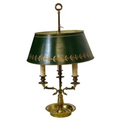 Französische antike Bouillotte-Tischlampe aus Bronze mit Tole-Lampenschirm