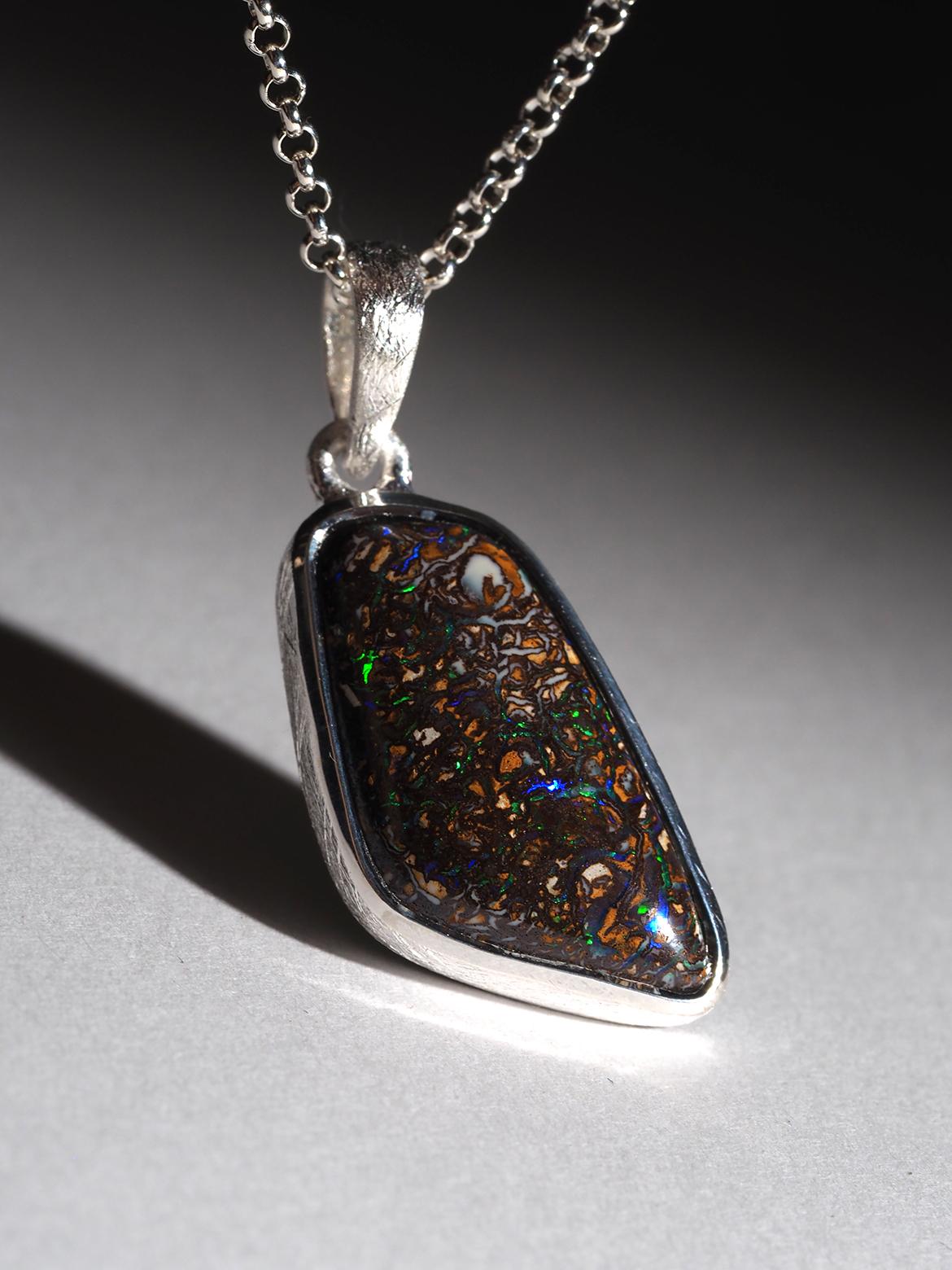 Silver pendant with natural Boulder Koroit Opal
gemstone origin - Australia
gem size is 10 x 22 mm
pendant length - 1.26 in / 32 mm
pendant weight - 3.5 grams

The necklace comes with a silver chain. 