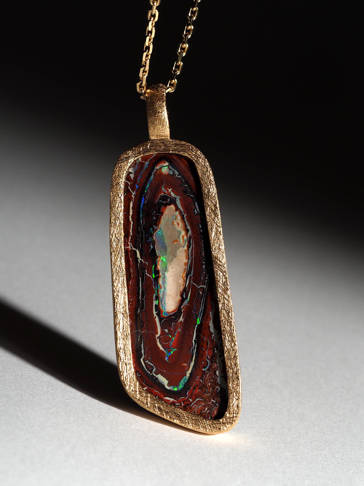Baguette rastremato Boulder Koroit Opale Ciondolo d'argento Collana placcata in oro regalo di nozze opale in vendita