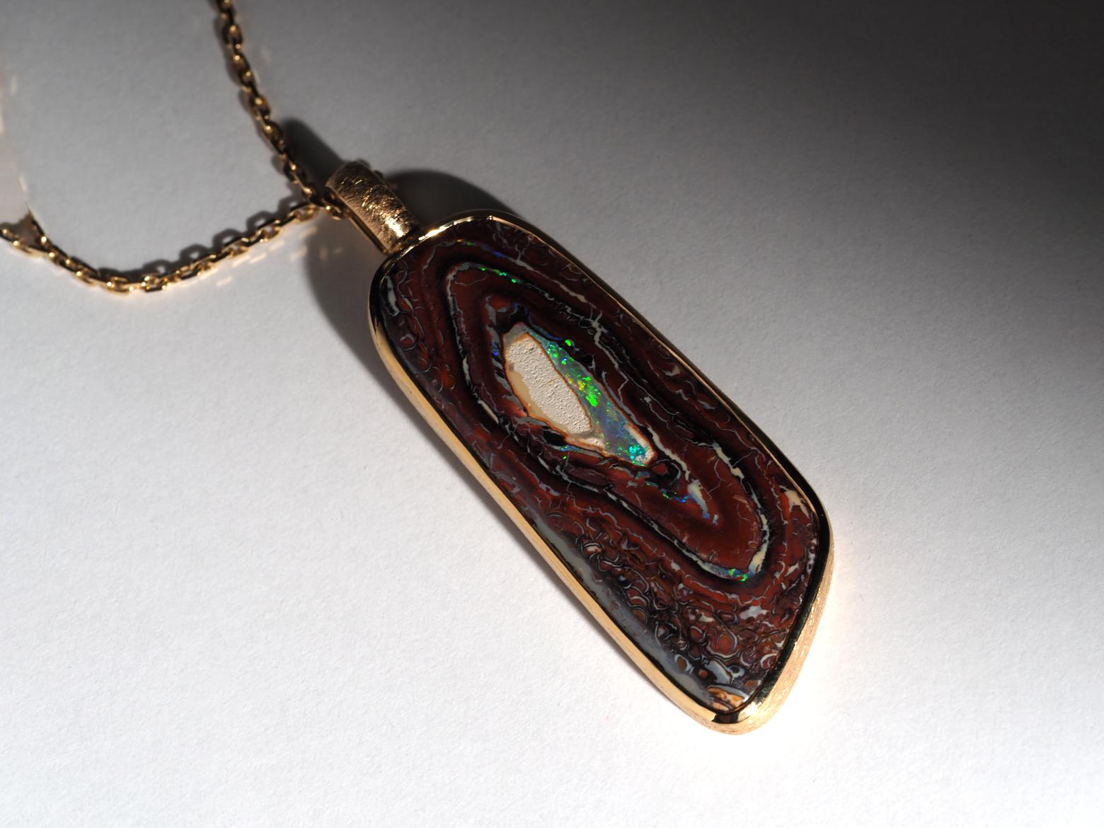 Boulder Koroit Opale Ciondolo d'argento Collana placcata in oro regalo di nozze opale in vendita 2
