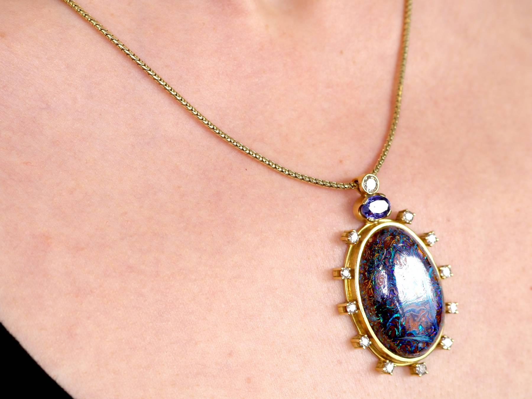 Pendentif en opale rocheuse taille cabochon des années 1970, saphir 1,52 carat et diamant 1,28 carat en vente 3