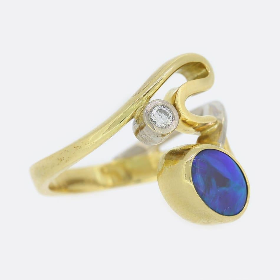 Taglio ovale Anello Boulder Opale e Diamante Astratto in vendita