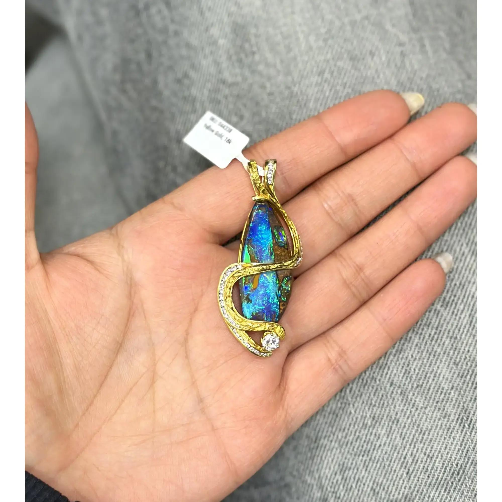Pendentif long en or jaune 14K avec opale Boulder et diamant 0.85Cttw Excellent état - En vente à New York, NY