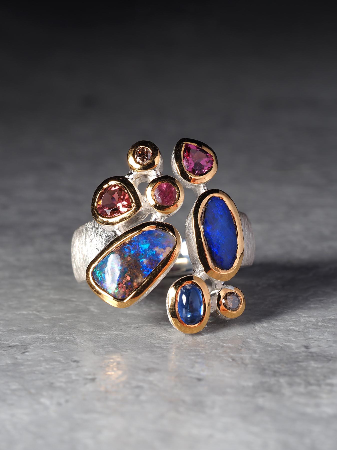 Ring aus Silber mit Boulder Opal und kostbarem Opal in vergoldeter Fassung und Saphir im Angebot 7