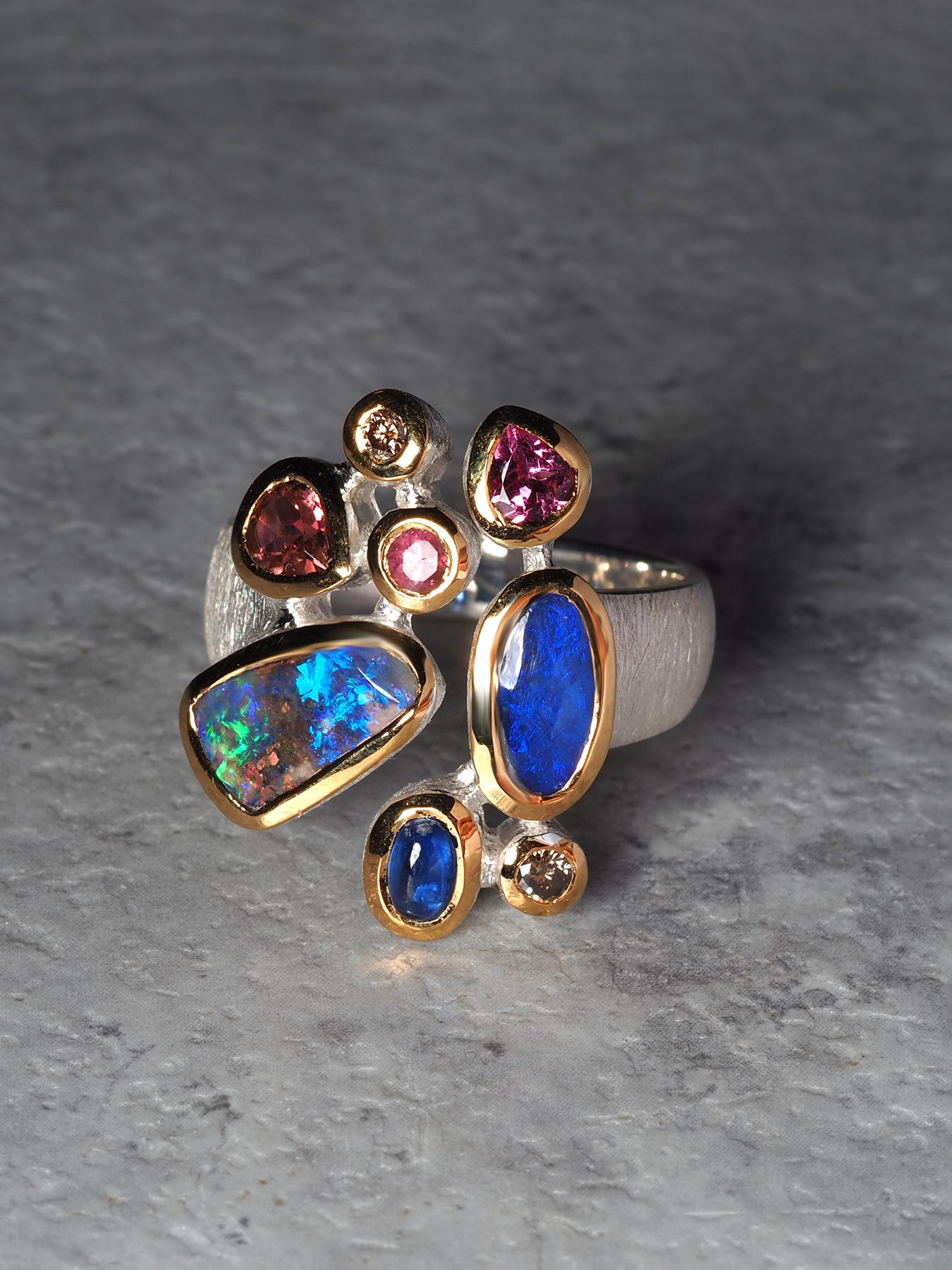 Ring aus Silber mit Boulder Opal und kostbarem Opal in vergoldeter Fassung und Saphir im Angebot 8