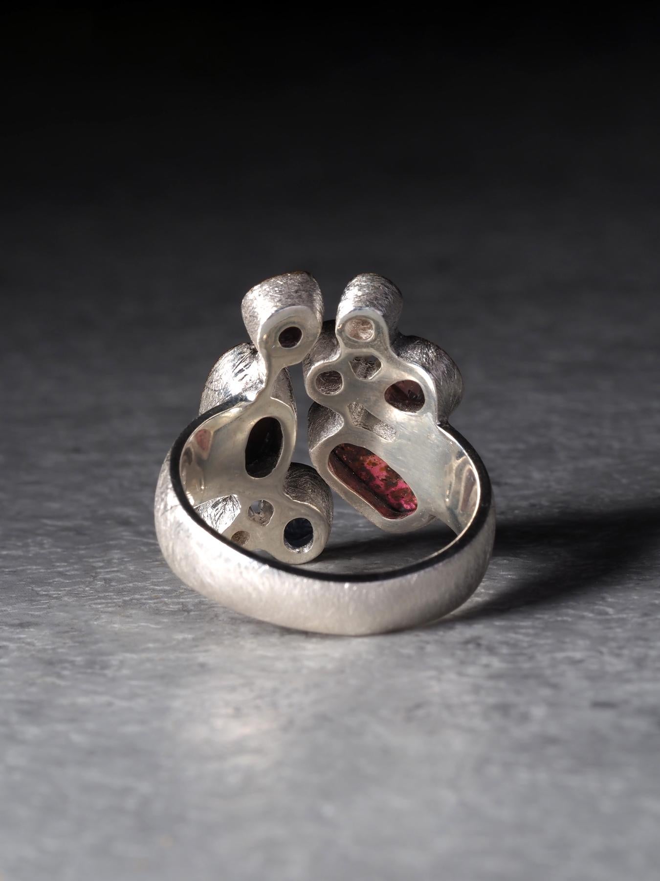 Ring aus Silber mit Boulder Opal und kostbarem Opal in vergoldeter Fassung und Saphir im Angebot 9