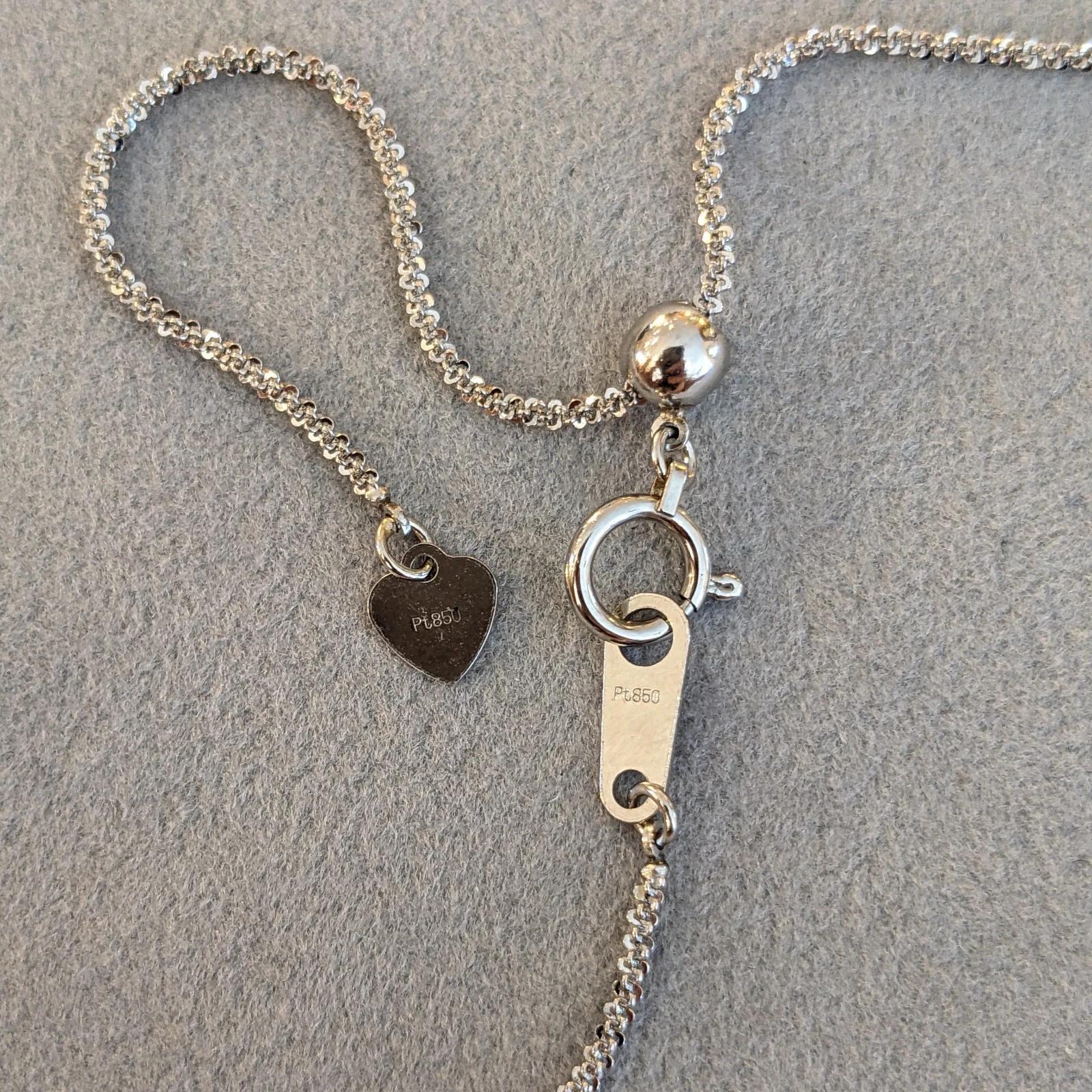 Collana con ciondolo Boulder Opale e Zaffiro in platino e 18 carati in vendita 2