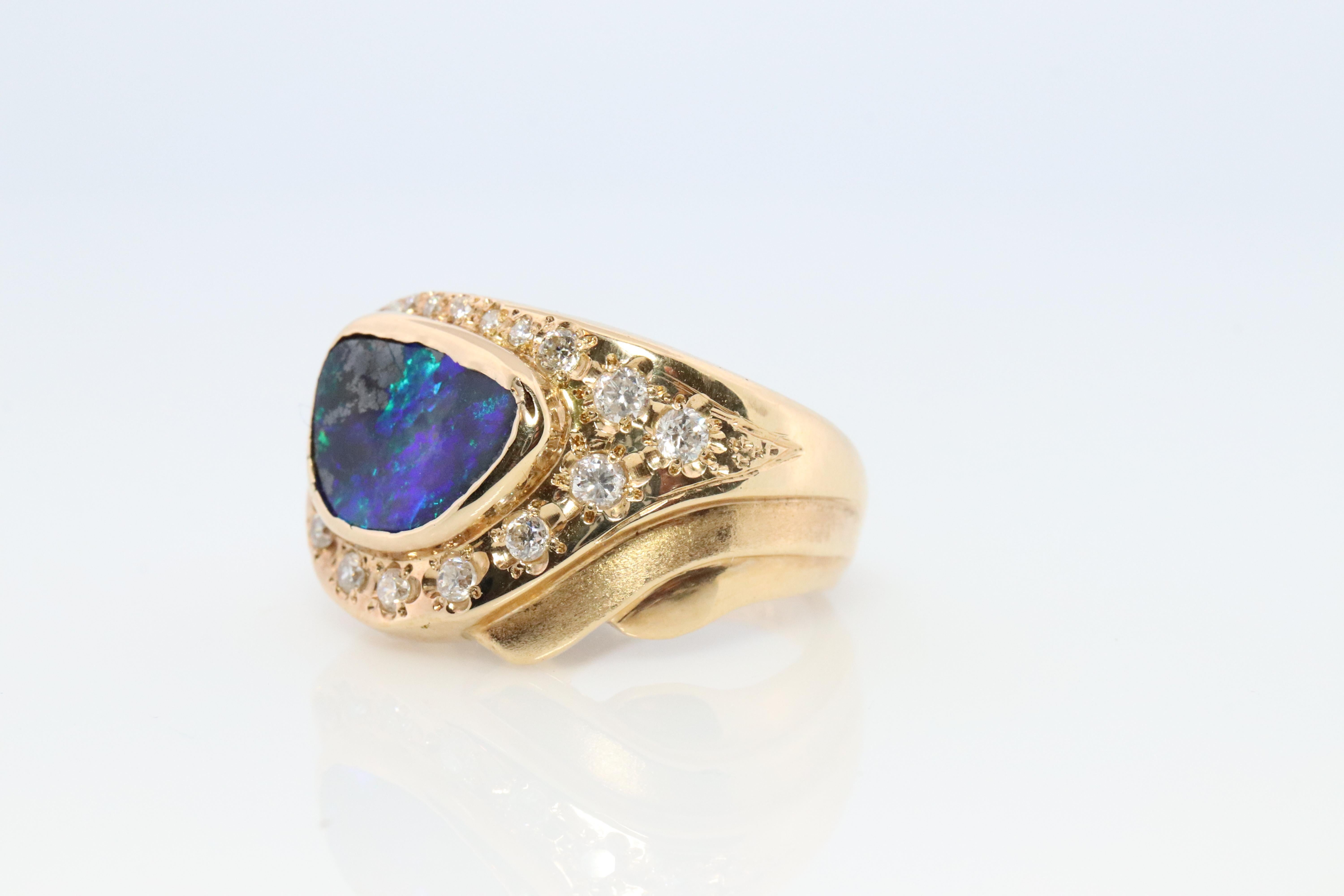 Bague Boulder Opal Diamond. Bague en or 18k sertie d'opales véritables et de diamants. en vente 2