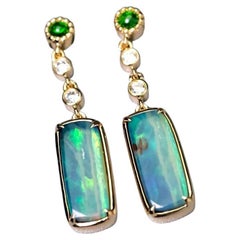 Orecchini a goccia Boulder Opale Diamante Tsavorite Oro giallo 18 carati