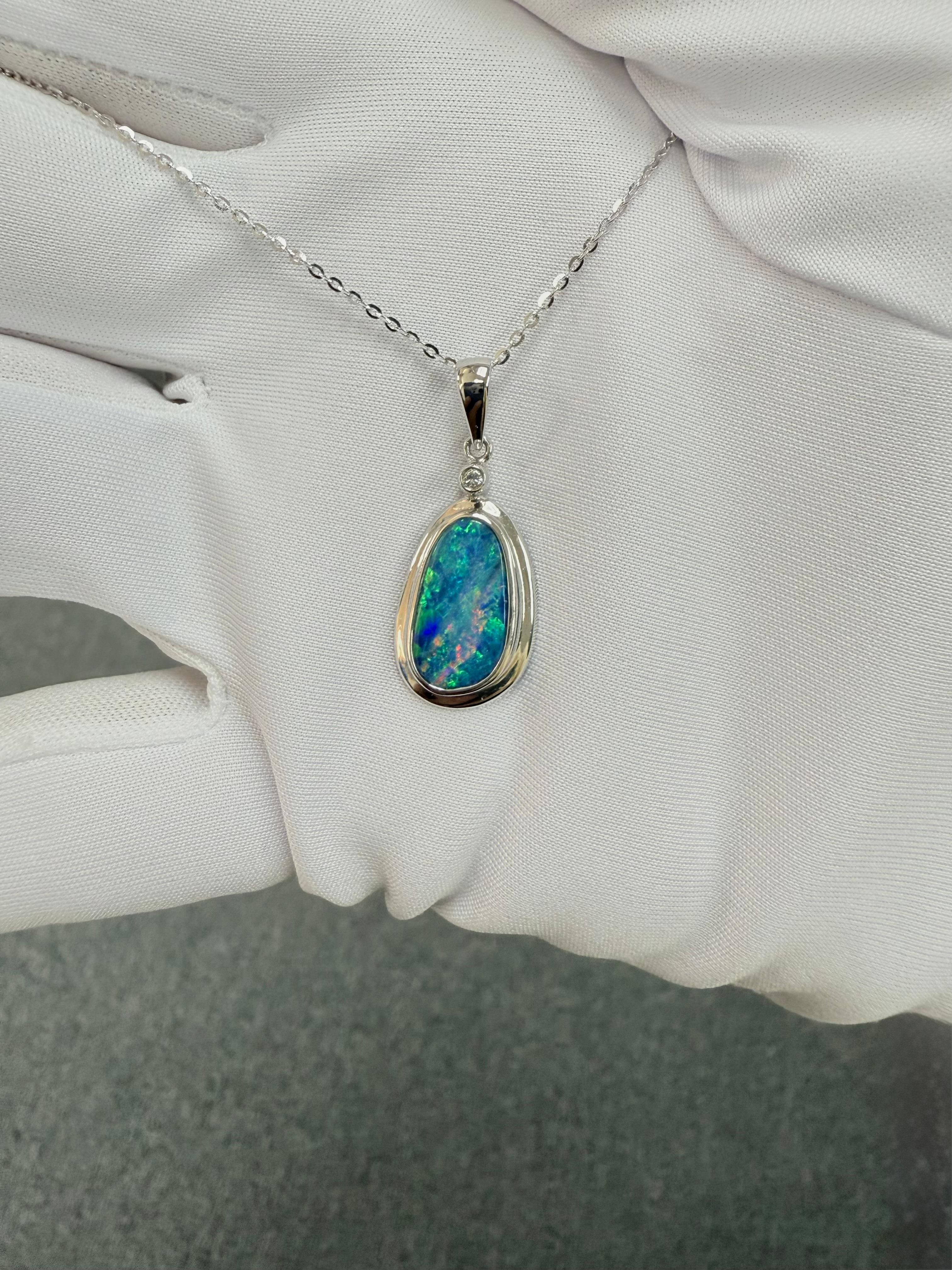 Collana con ciondolo Boulder Opale e Diamante in Oro Bianco in vendita 4