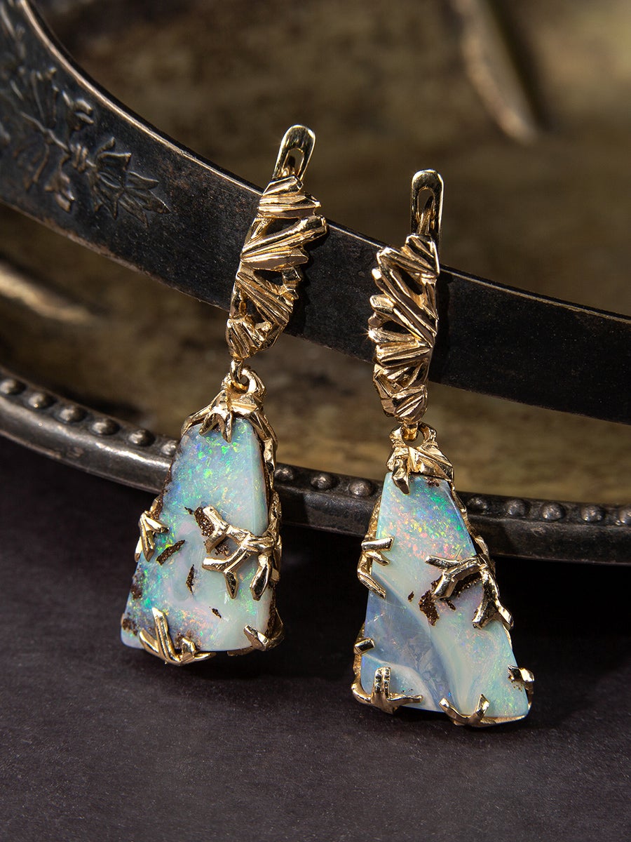 14K yellow gold earrings with natural Boulder Opal

opal origin - Australia 

opals measurements - 0.16 х 0.55 x 0.79 in / 4 х 14 х 20 mm

opals weight - 14.40 carats

earrings length - 1.57 in / 40 mm

earrings weight - 9.51 grams

Ribbons