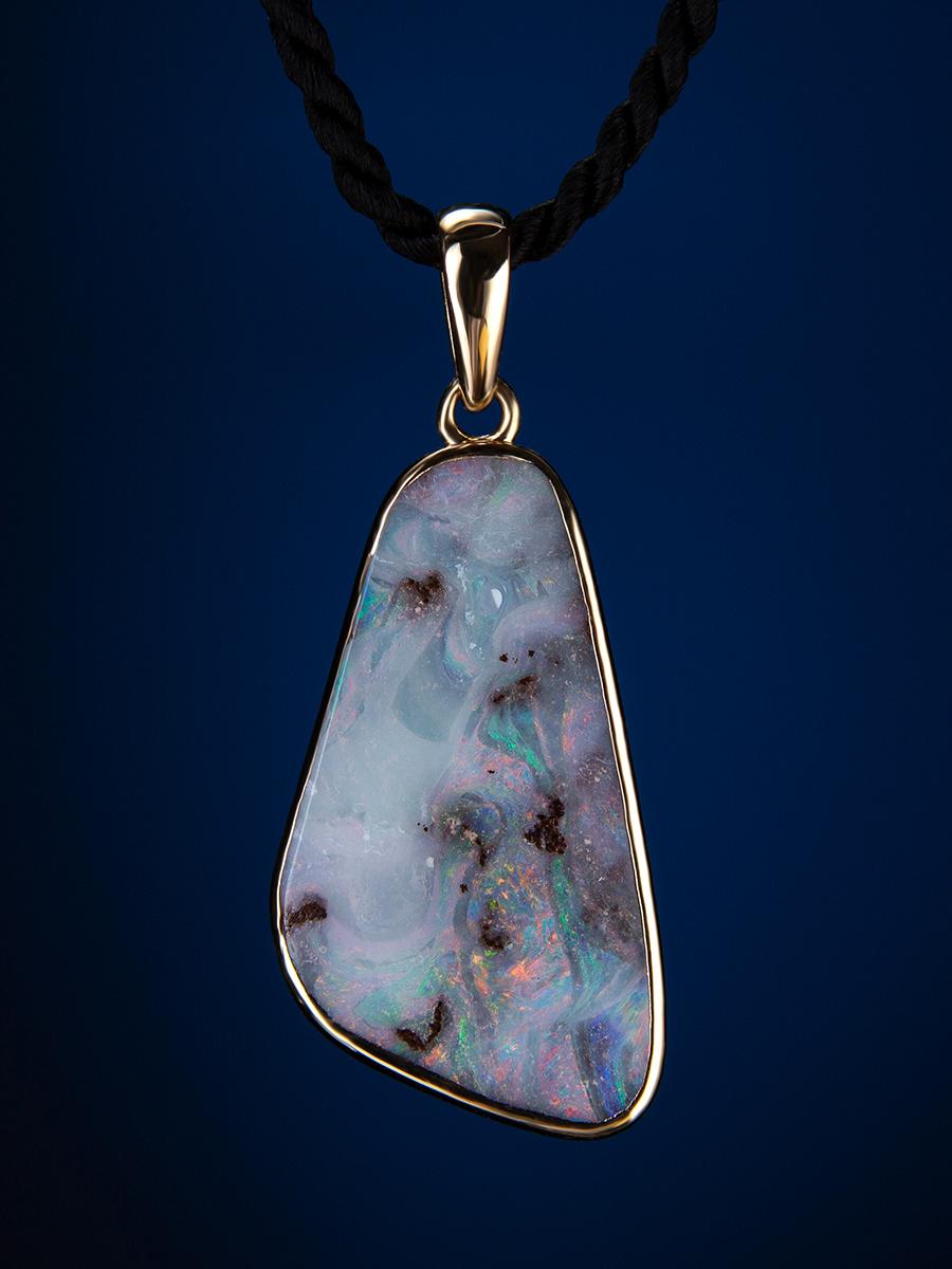 Boulder Opal Gold-Anhänger Hellblauer australischer Opal im Angebot 3