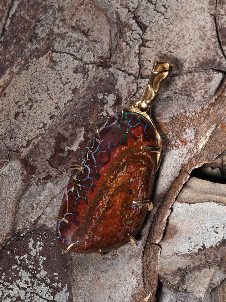 Artisan Boulder Opal Gold Pendant Russet Brown Australian Gemstone vintage style gift en vente