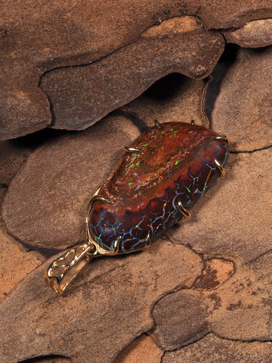 Boulder Opal Gold Pendant Russet Brown Australian Gemstone vintage style gift In New Condition For Sale In Berlin, DE