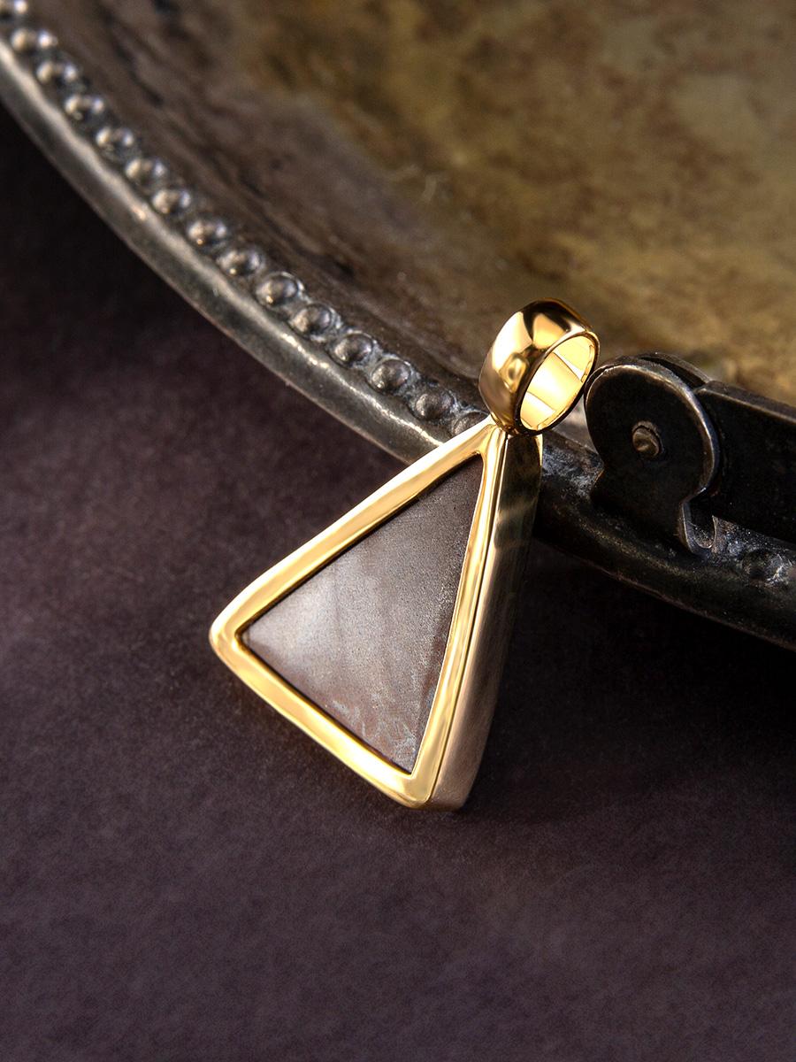 Boulder Opal Gold Pendant Walnut Brown Triangle cadeau collier opale naturelle or en vente 1
