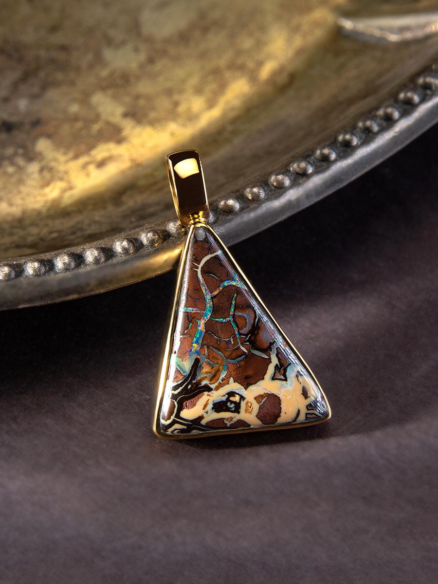Aesthetic Movement Boulder Opal Gold Pendant Walnut Brown Triangle nugget For Sale