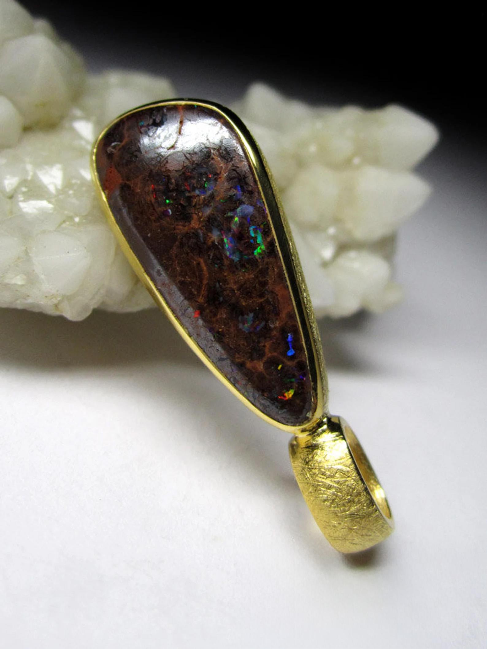 Collana Boulder Opale in argento placcato oro stile Game of Thrones In condizioni Nuovo in vendita a Berlin, DE