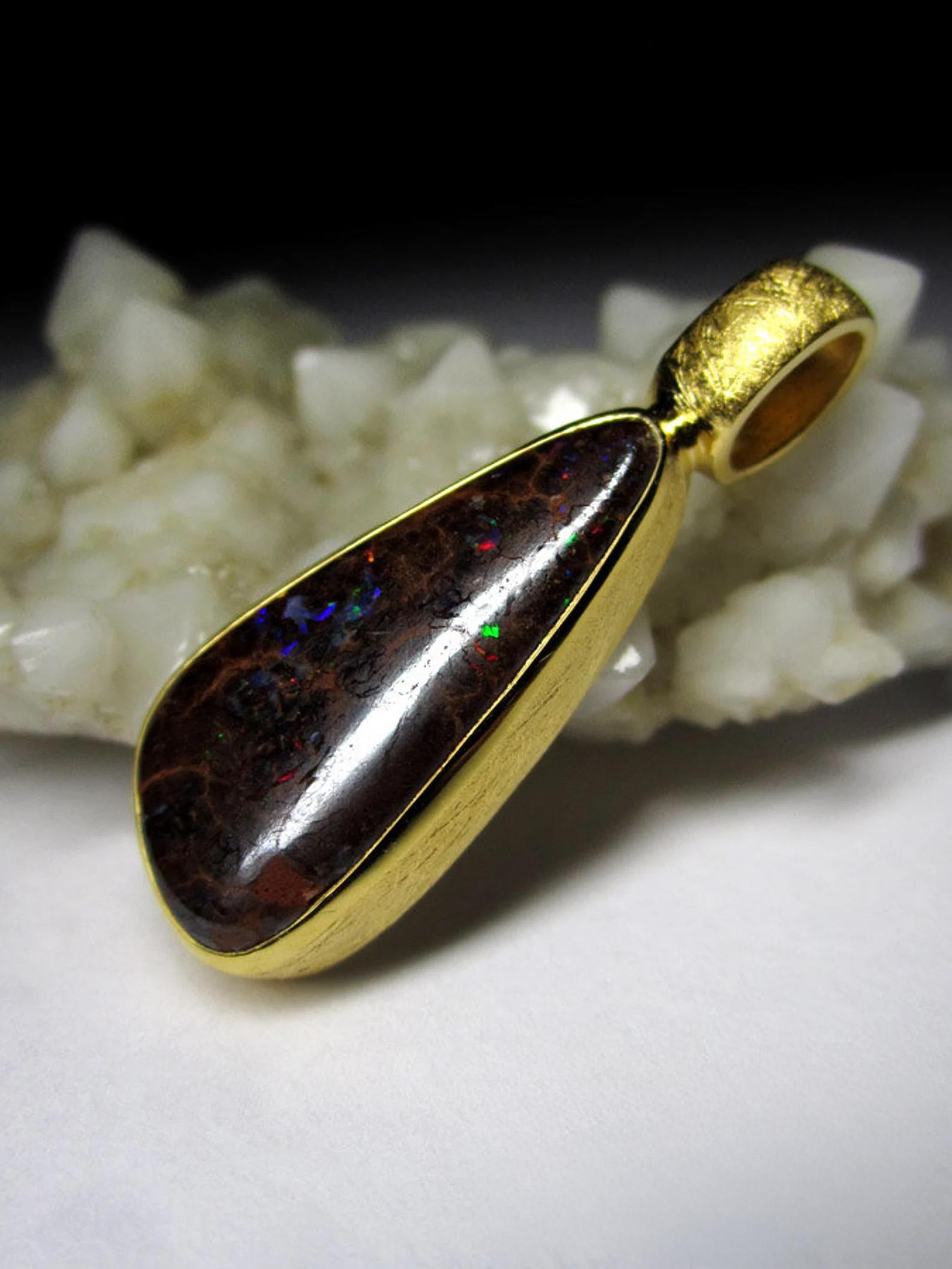 Collana Boulder Opale in argento placcato oro stile Game of Thrones in vendita 1