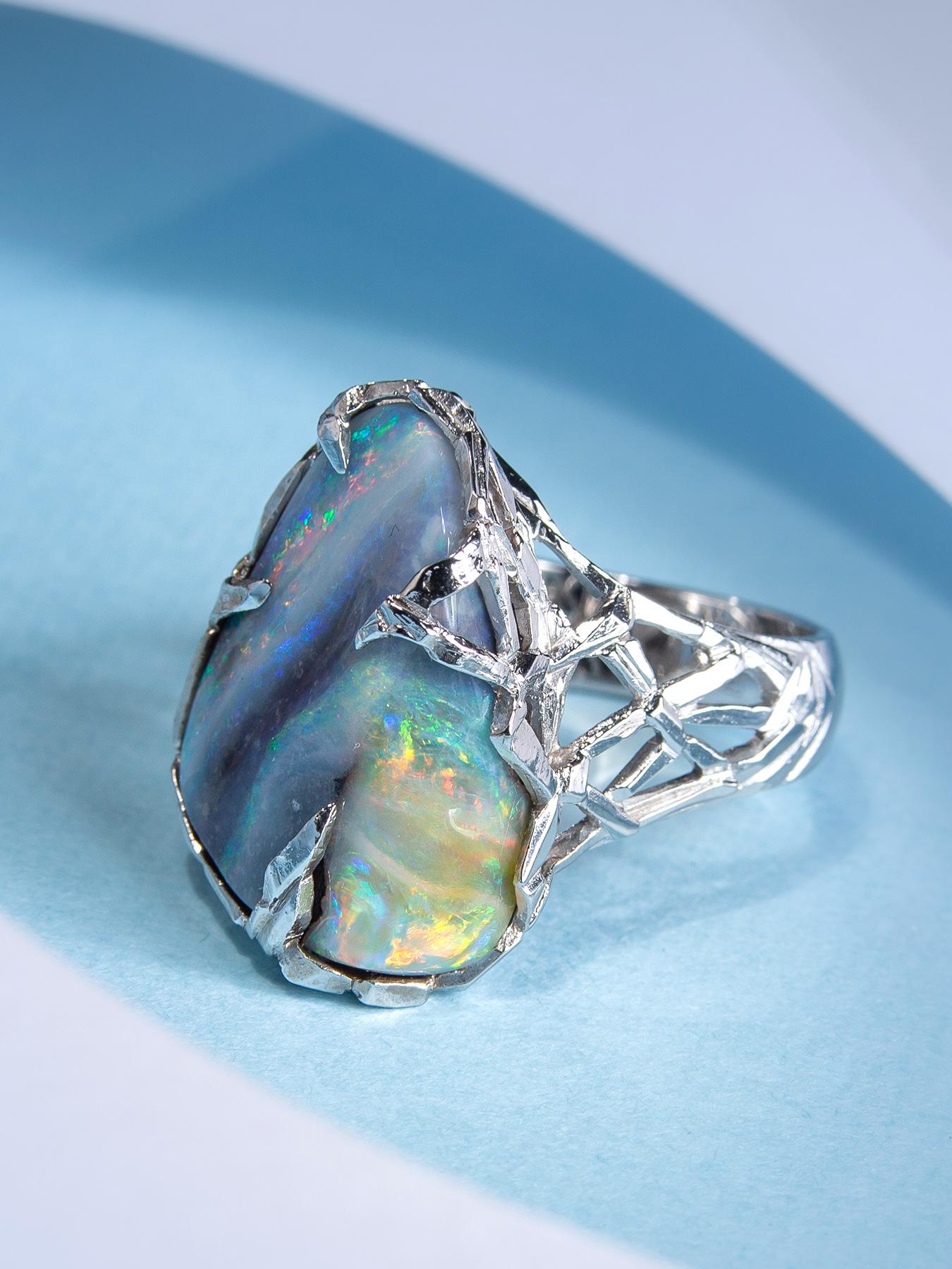 Women's or Men's Opal Gold Ring Precious Australian special person gift opal wedding anniversary For Sale