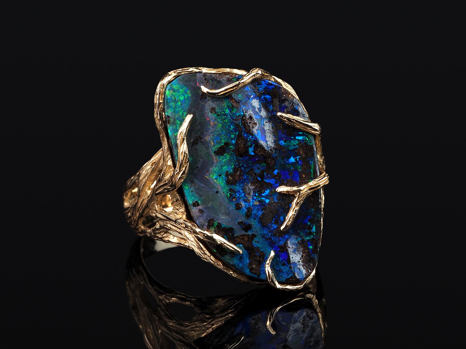 Boulder Opal Gold Ring Multicolor natürlichen Edelstein Maleficent Stil Muster Opal (Ungeschliffen) im Angebot