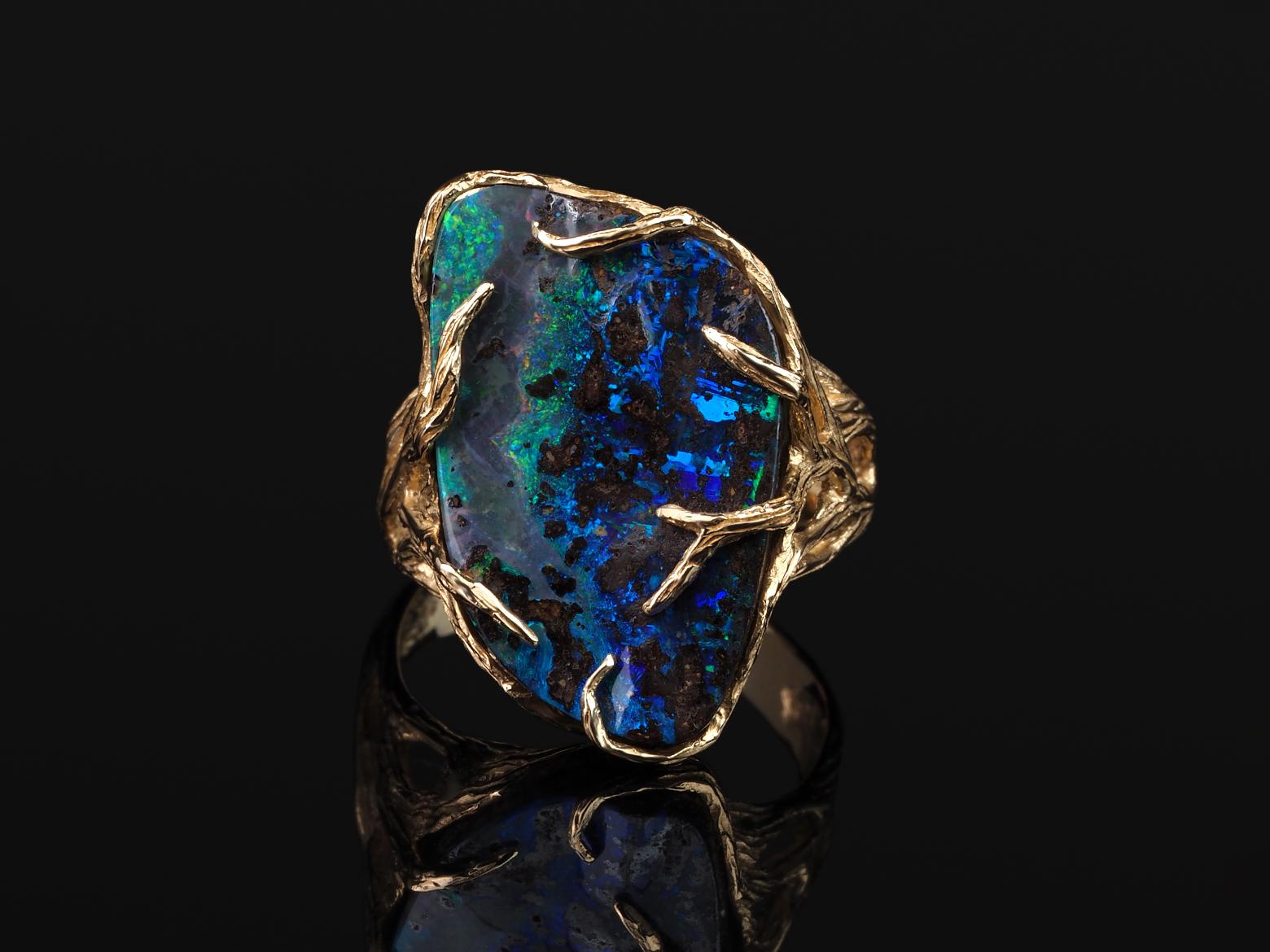 Boulder Opal Gold Ring Multicolor natürlichen Edelstein Maleficent Stil Muster Opal (Kunsthandwerker*in) im Angebot