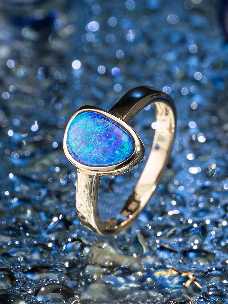 Boulder Opal Gold Ring Shimmering Australian Stone Cobalt Zinc Blue Space Unisex For Sale 5