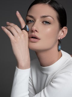 Boulder Opal Efeu Schwarzgold Ring Hellblau Opal Edelstein Kingfisher Vogel