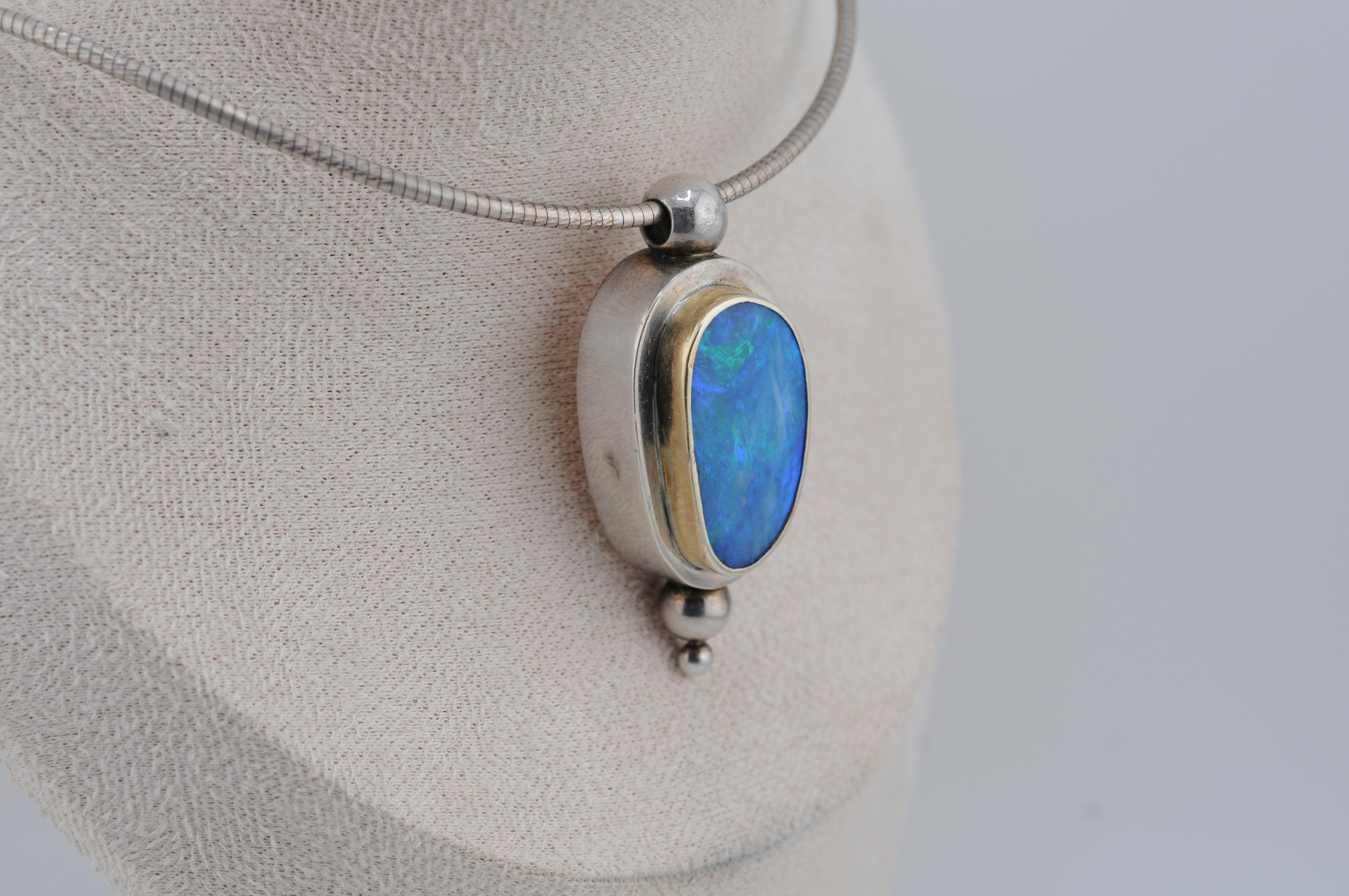 Boulder-Opal-Halskette aus Sterlingsilber mit Goldakzenten im Angebot 2