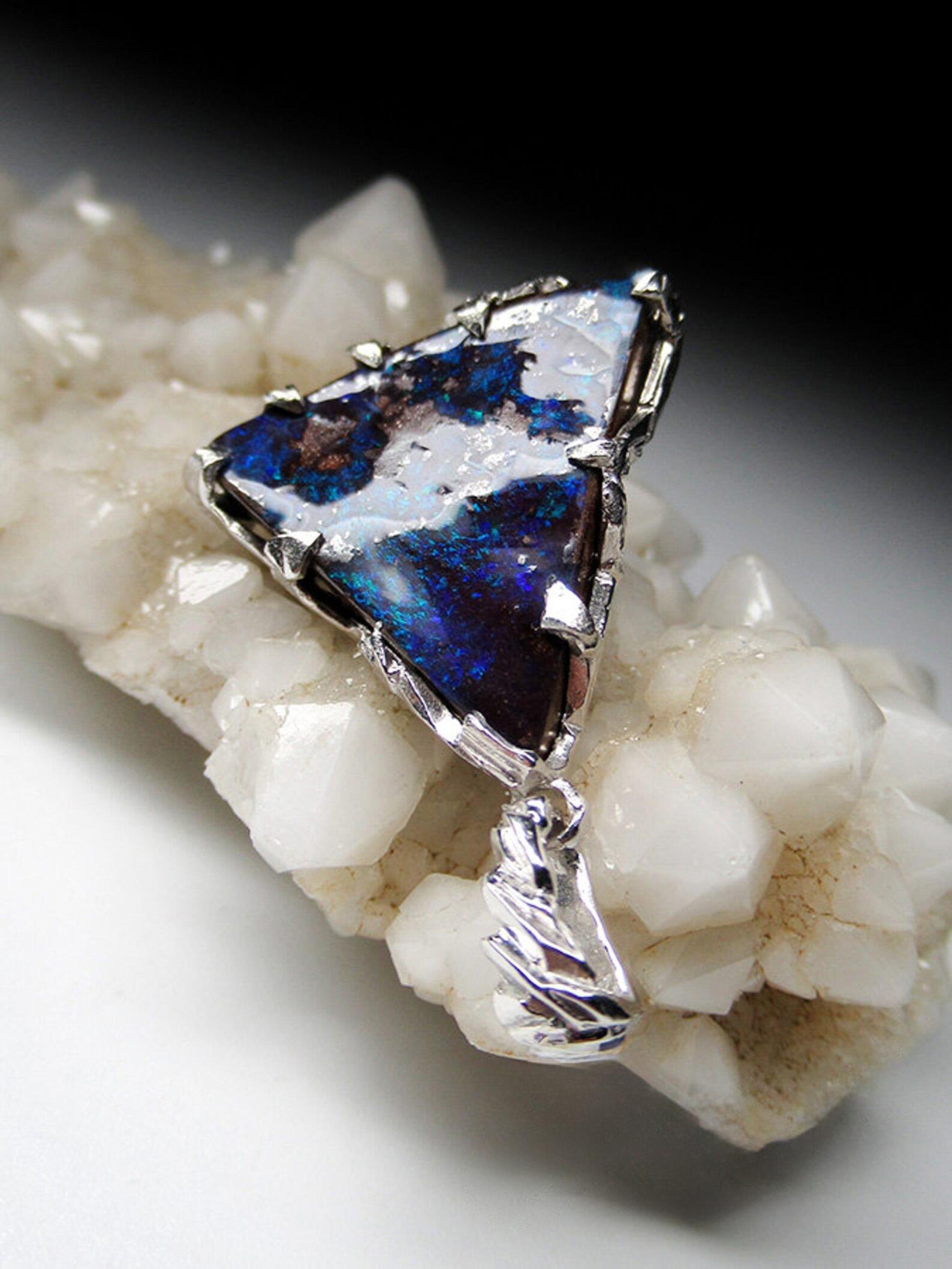 Boulder Opal Halskette Silber Natürlicher Australischer Blauer Grüner Edelstein  (Trillionschliff) im Angebot