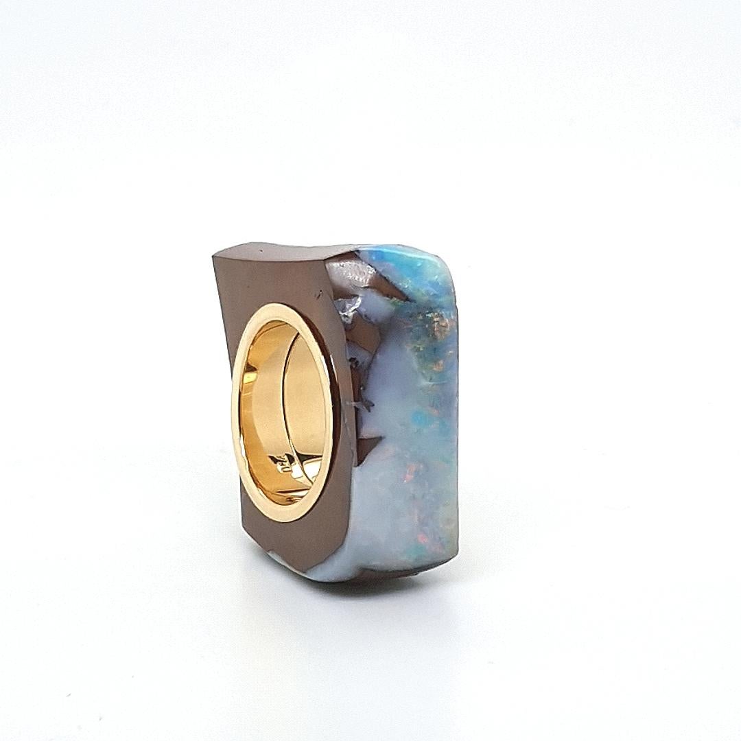 This Boulder Opal Ring with 18 Carat Yellow Gold is totally handmade and cut of one extraordinary piece.
Cutting as well as goldwork are made in German quality.
Finding a suitable nice Boulder Opal to cut a whole ring out of one piece is very