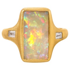 Anello Opale Boulder con Baguette di Diamanti in Oro Giallo Opaco 18k