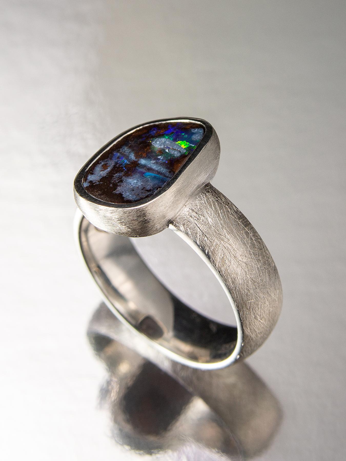 Boulder Opal Scratched Silver Ring Polychrome Multicolor Gemstones In New Condition For Sale In Berlin, DE