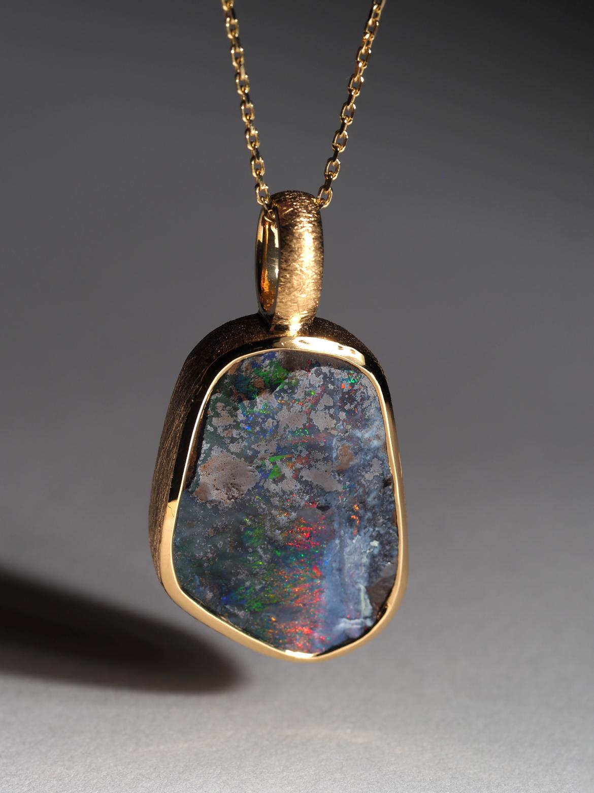 Boulder Opal Silver Collana Opale Australiano Verde Rosso Ciondolo Placcato Oro in vendita 5