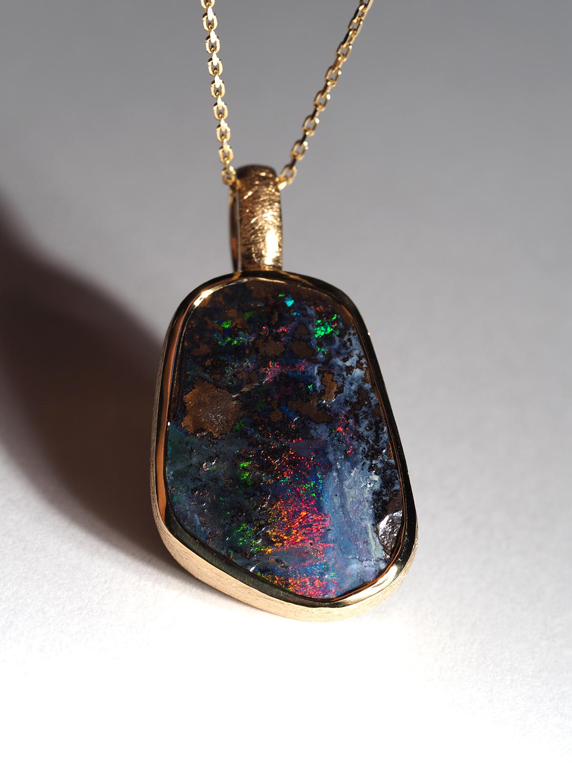 da uomo o donna Boulder Opal Silver Collana Opale Australiano Verde Rosso Ciondolo Placcato Oro in vendita