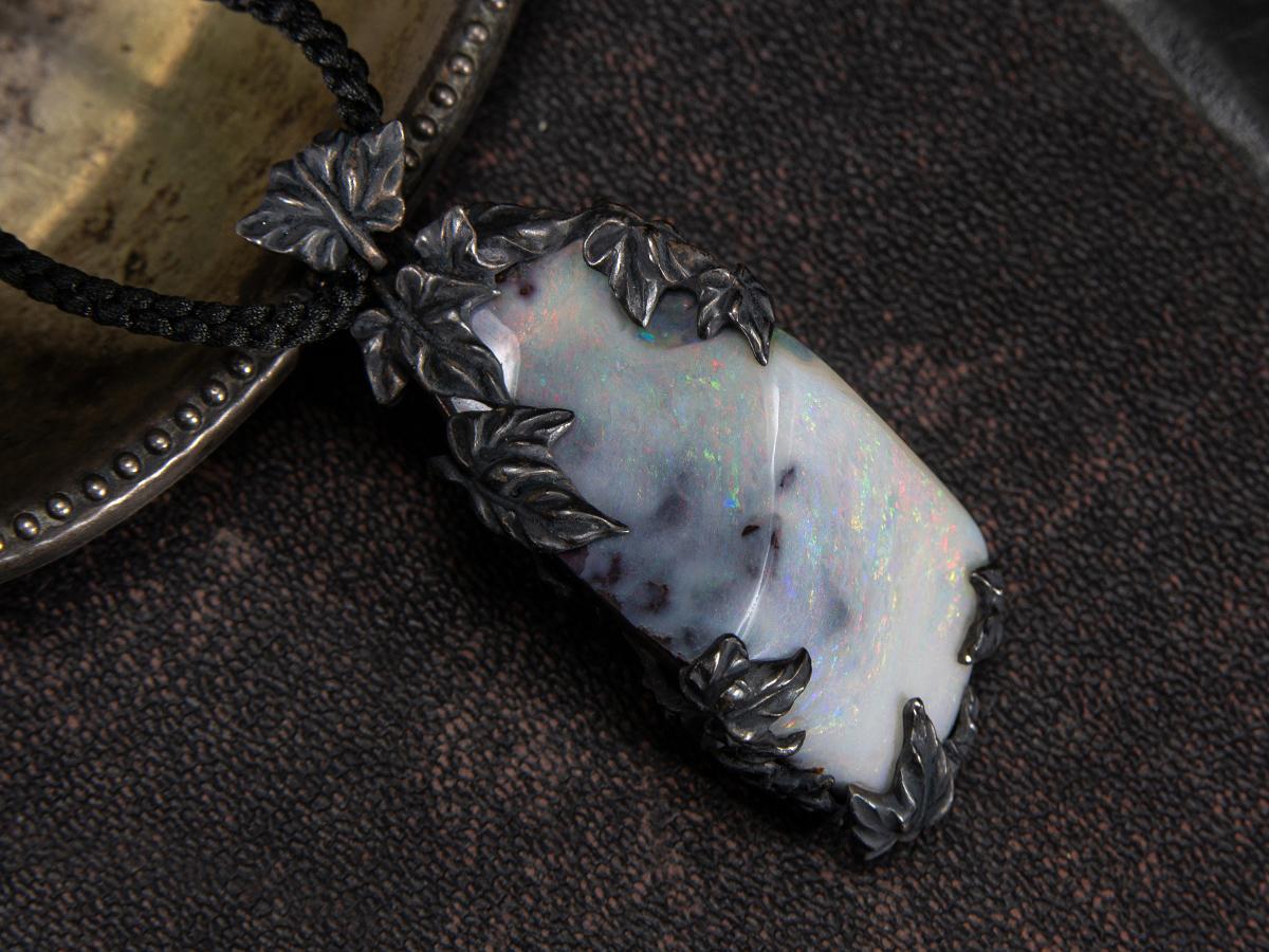 Collier Boulder Opal Australian Gemstone Ivy Art Nouveau style gift en vente 11