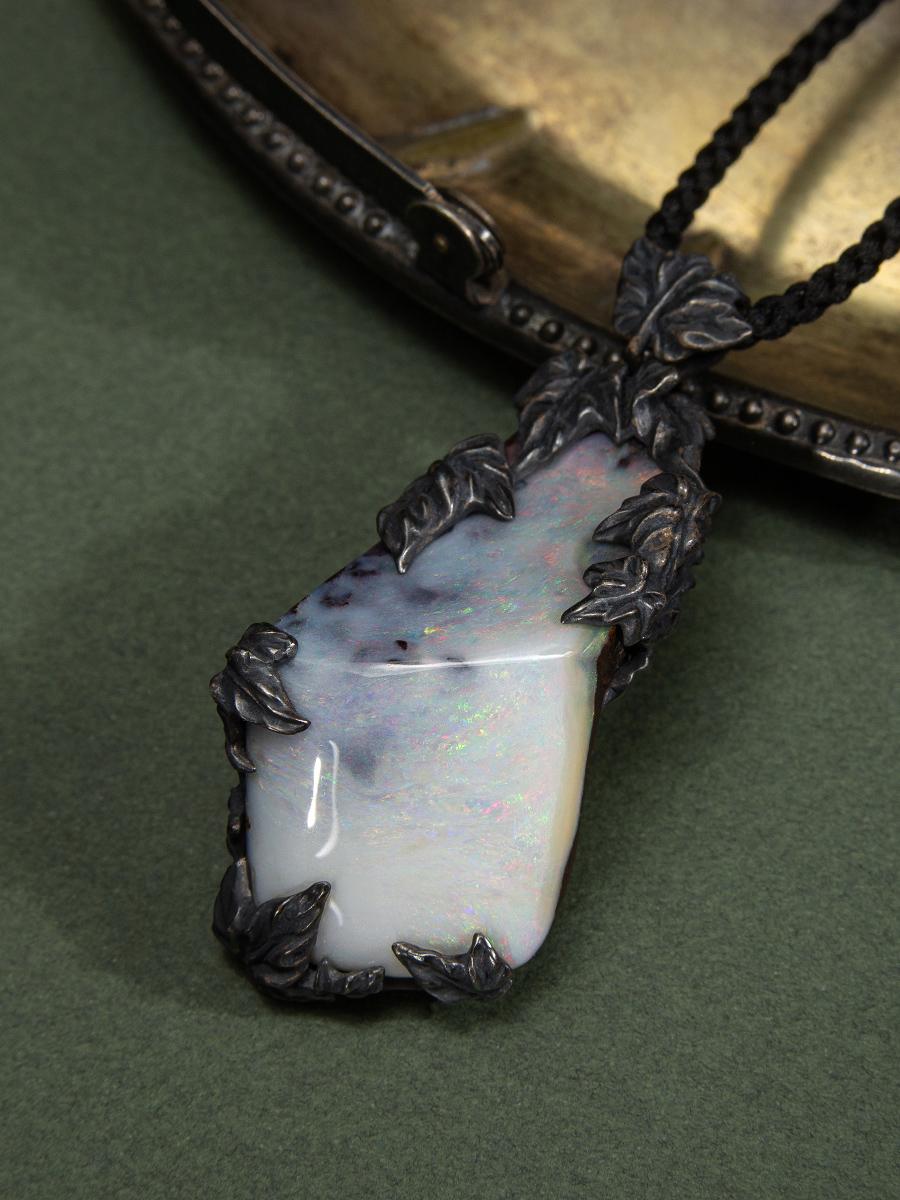 Collier Boulder Opal Australian Gemstone Ivy Art Nouveau style gift en vente 12