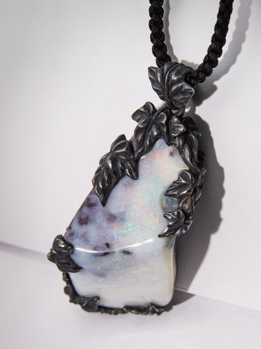 Art nouveau Collier Boulder Opal Australian Gemstone Ivy Art Nouveau style gift en vente