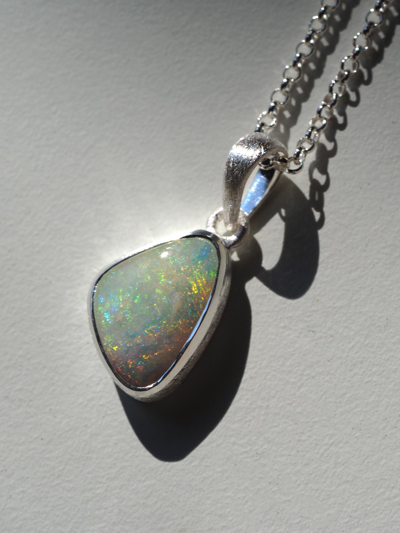 Boulder Opal Silber-Anhänger Geschenk 25005 (Trillionschliff) im Angebot