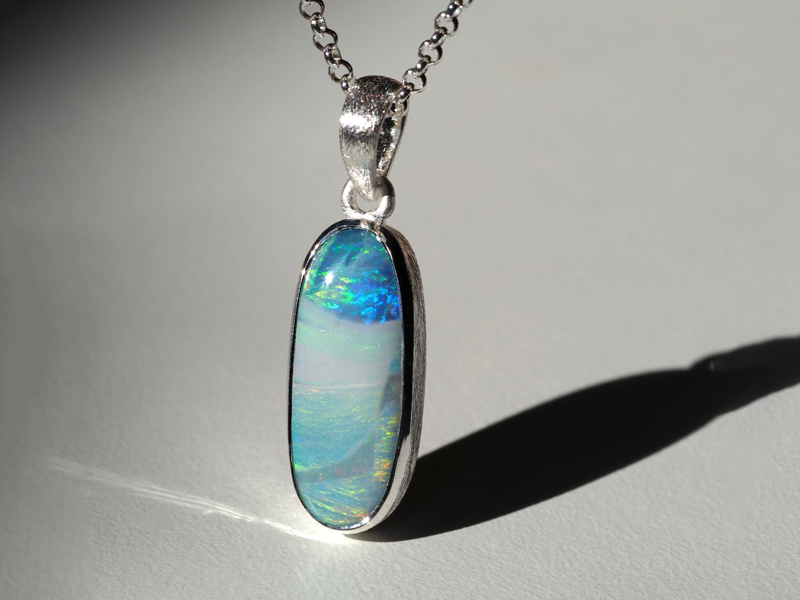 Ciondolo Boulder Opal in argento regalo 5ct opale australiano in vendita 4