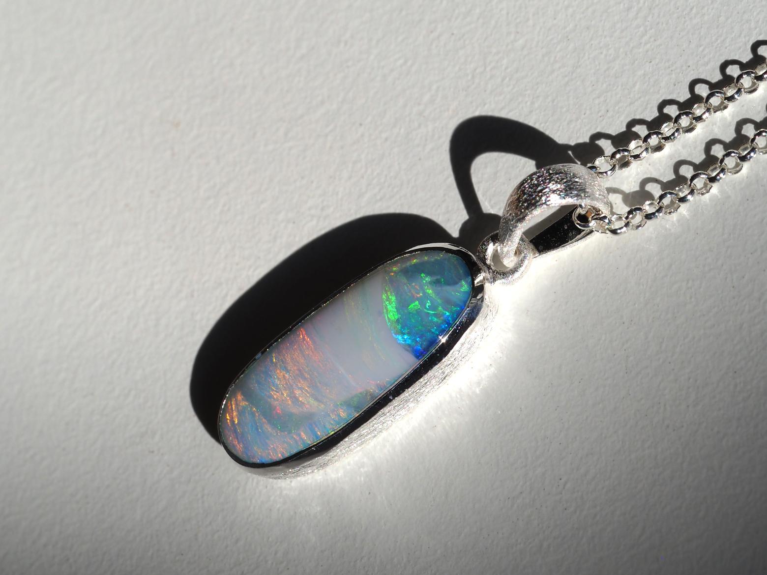 Ciondolo Boulder Opal in argento regalo 5ct opale australiano In condizioni Nuovo in vendita a Berlin, DE