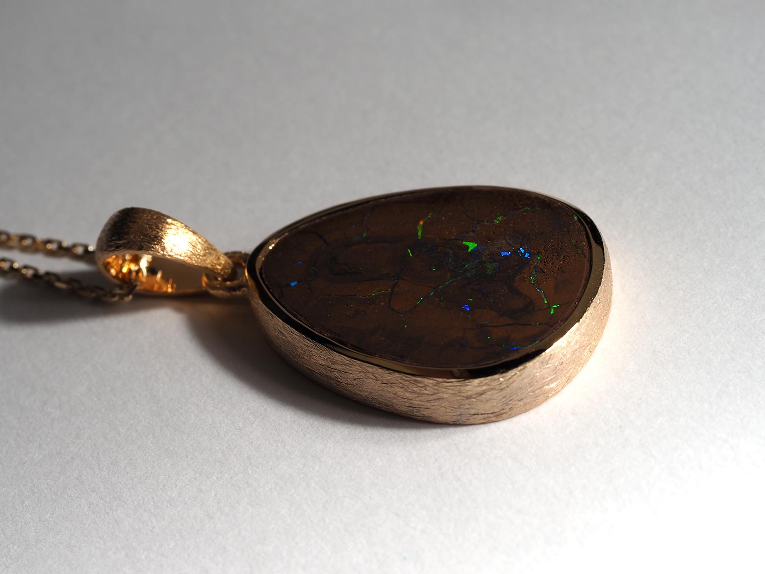 Boulder Opal Silver Pendentif Koroit Opal Collier plaqué or en vente 3