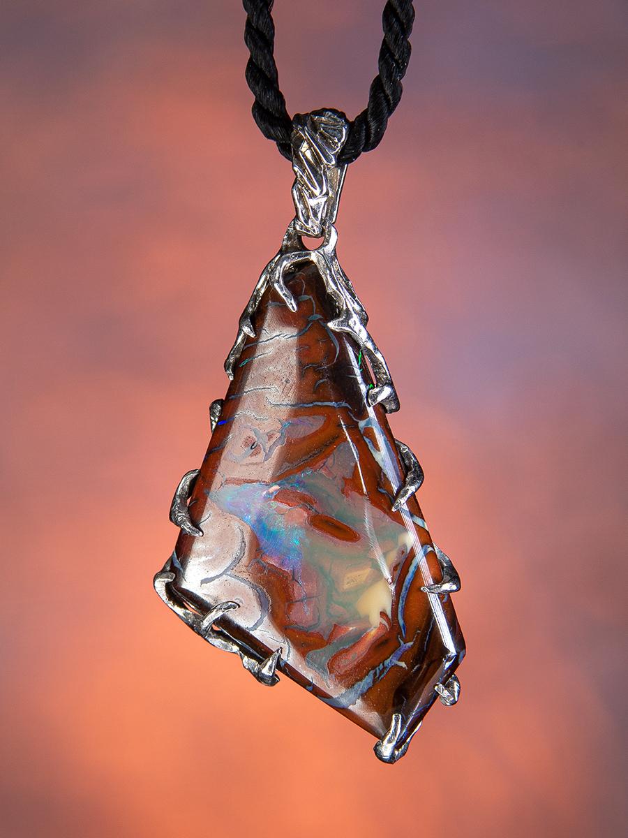 Colgante de plata de ópalo de roca terracota rojo ópalo australiano natural regalo unisex en venta 2
