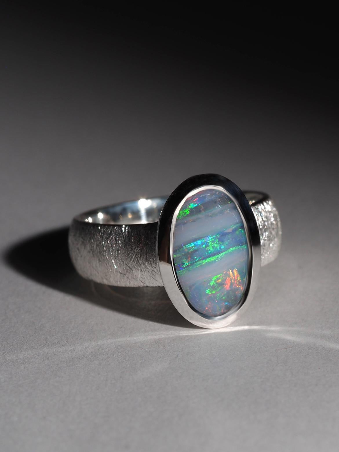Anillo de plata con ópalo de Boulder Corte oval en venta