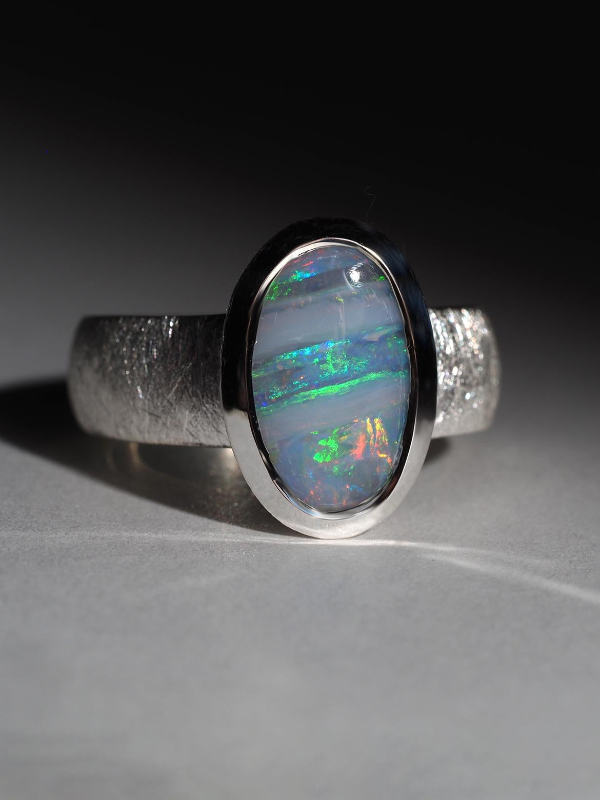 Femenino o masculino Anillo de plata con ópalo de Boulder en venta