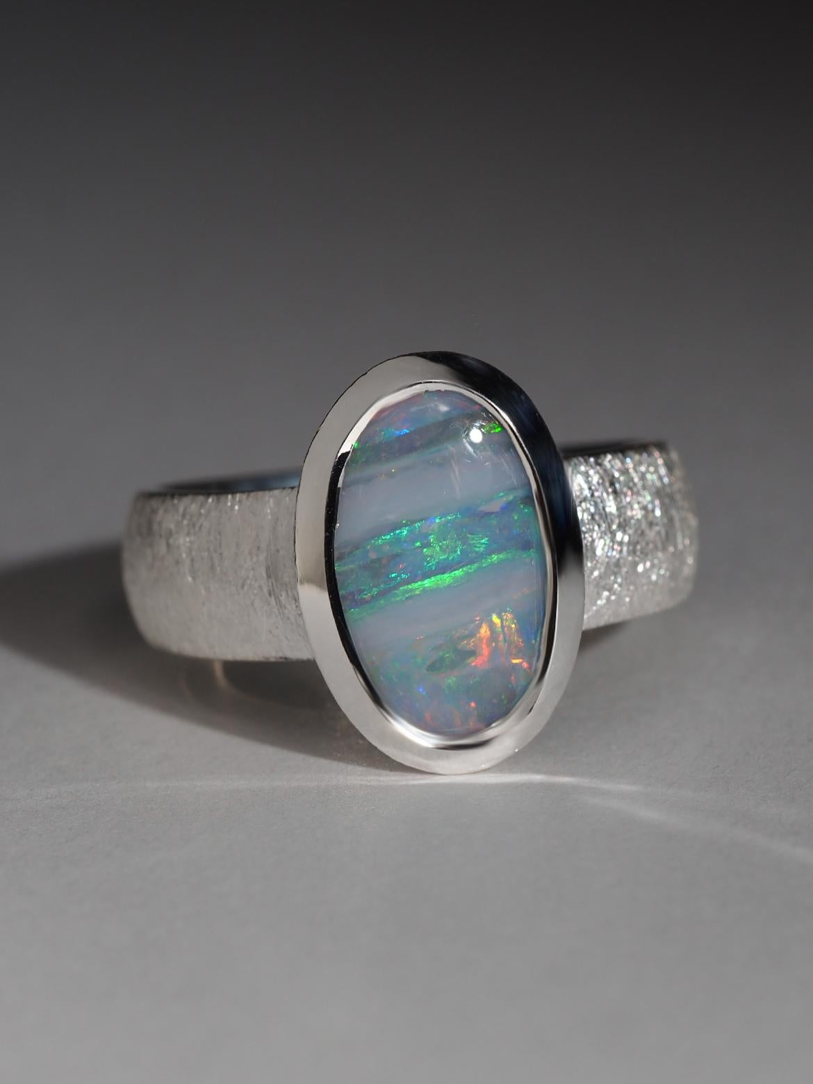 Anillo de plata con ópalo de Boulder en venta 1