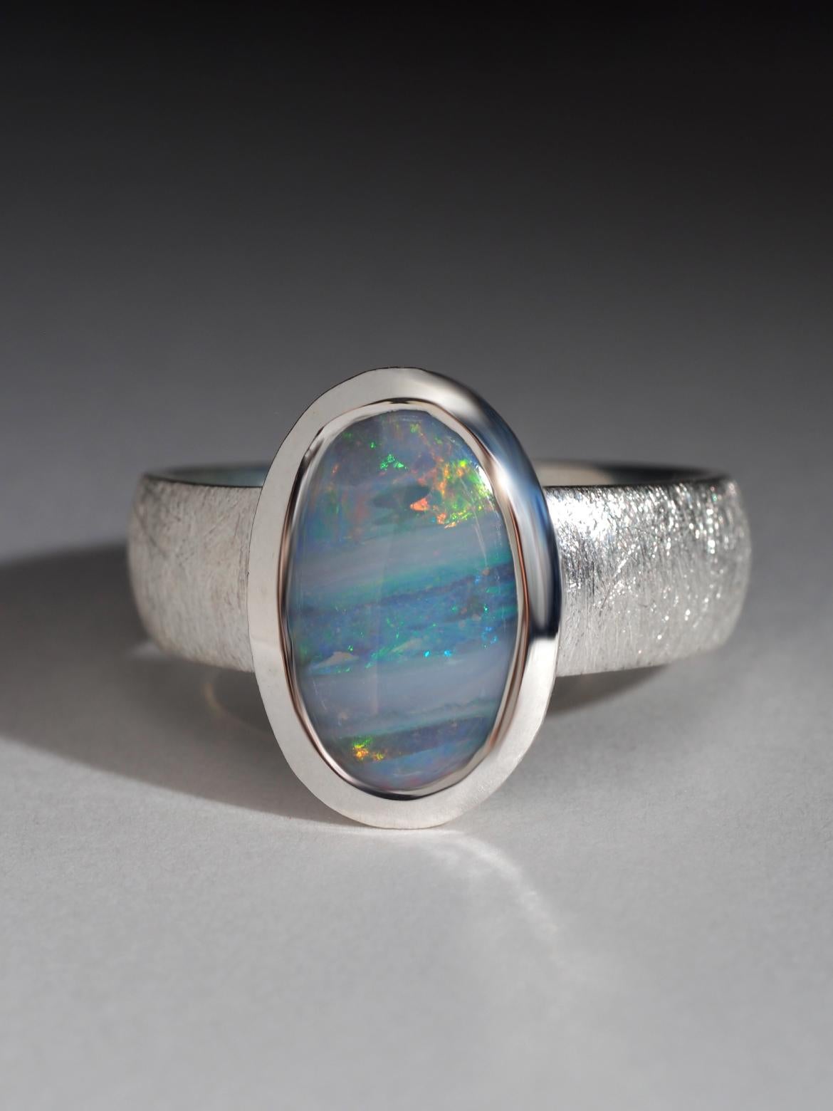 Anillo de plata con ópalo de Boulder en venta 3