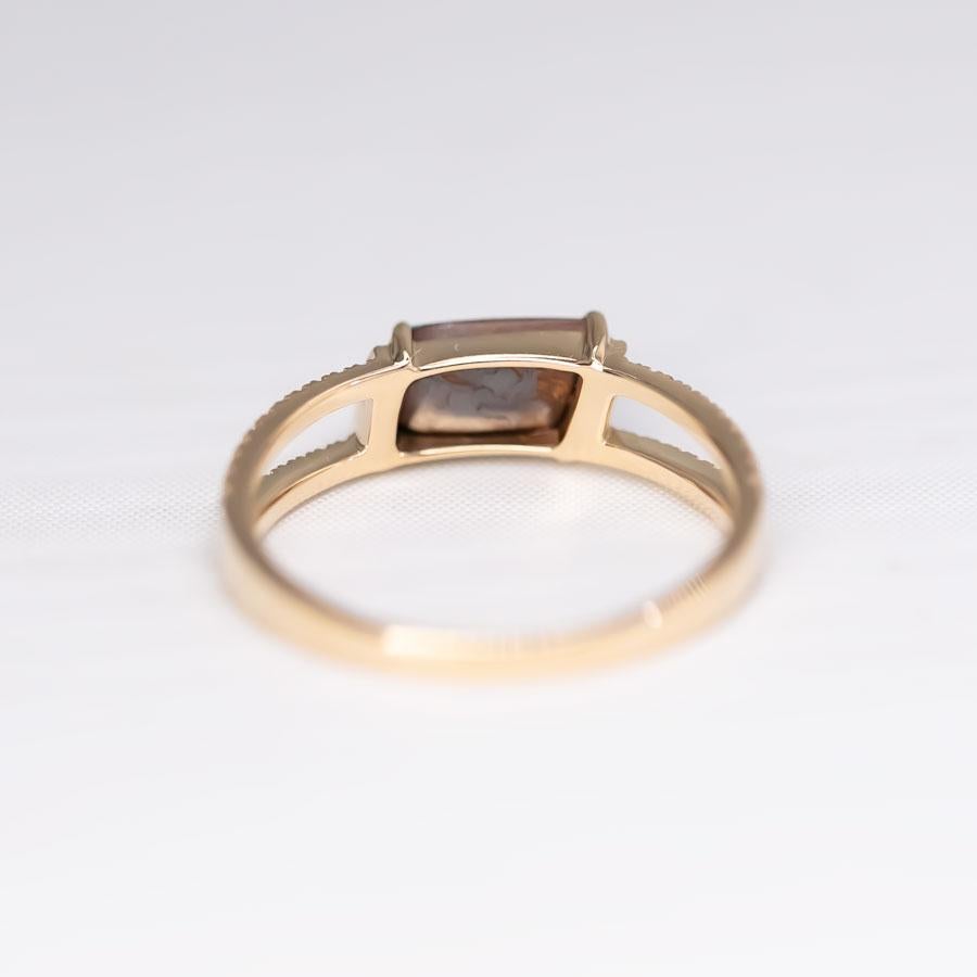 da uomo o donna Anello di fidanzamento Boulder Opal Split Shank con pavé di diamanti in oro 18 carati in vendita
